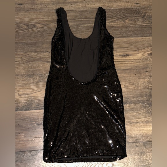 Ruby and Jenna Women’s Black Sleeveless Sequin Low Back Mini Dress Size Medium. - Picture 2 of 3
